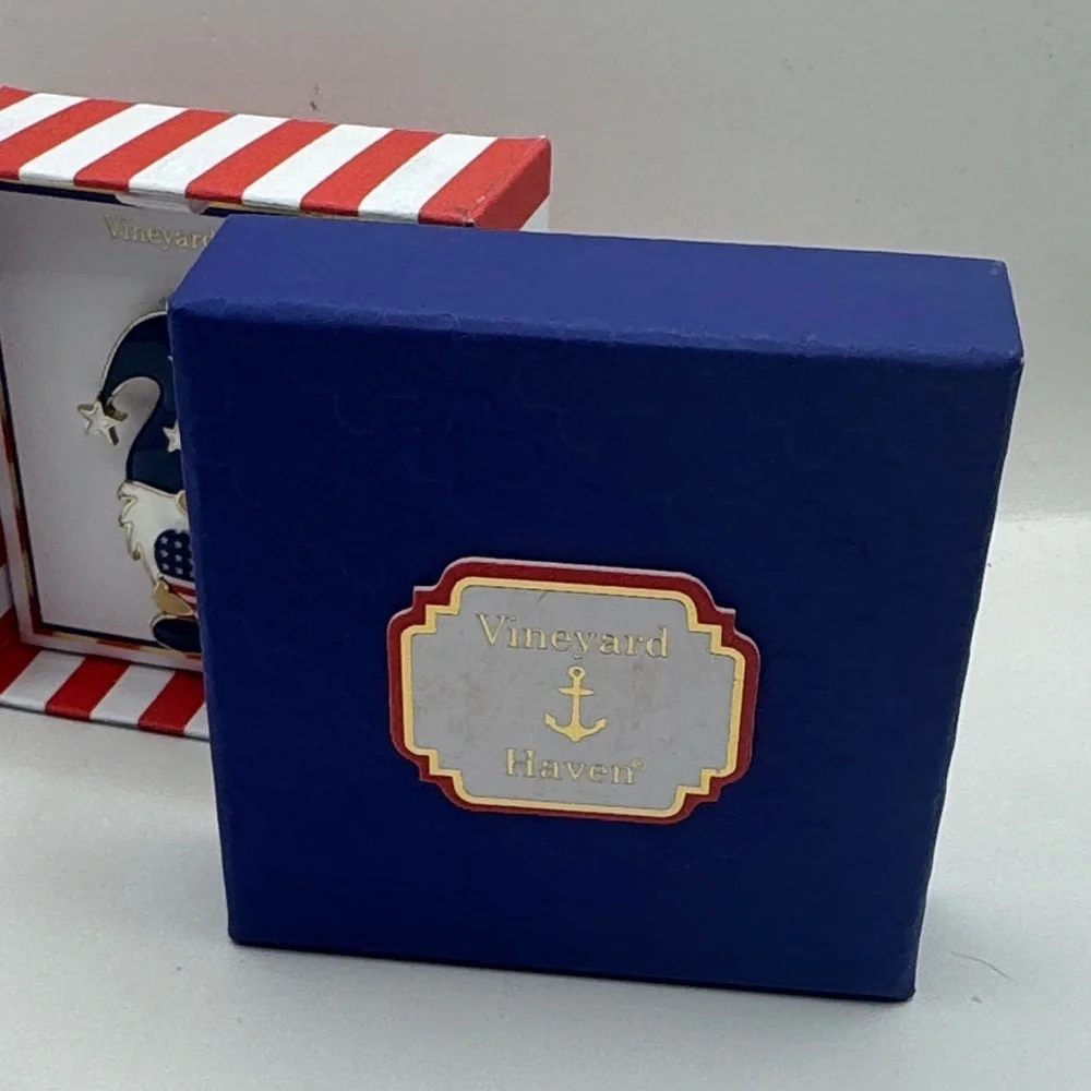Vineyard Haven Patriotic Gnome Pin